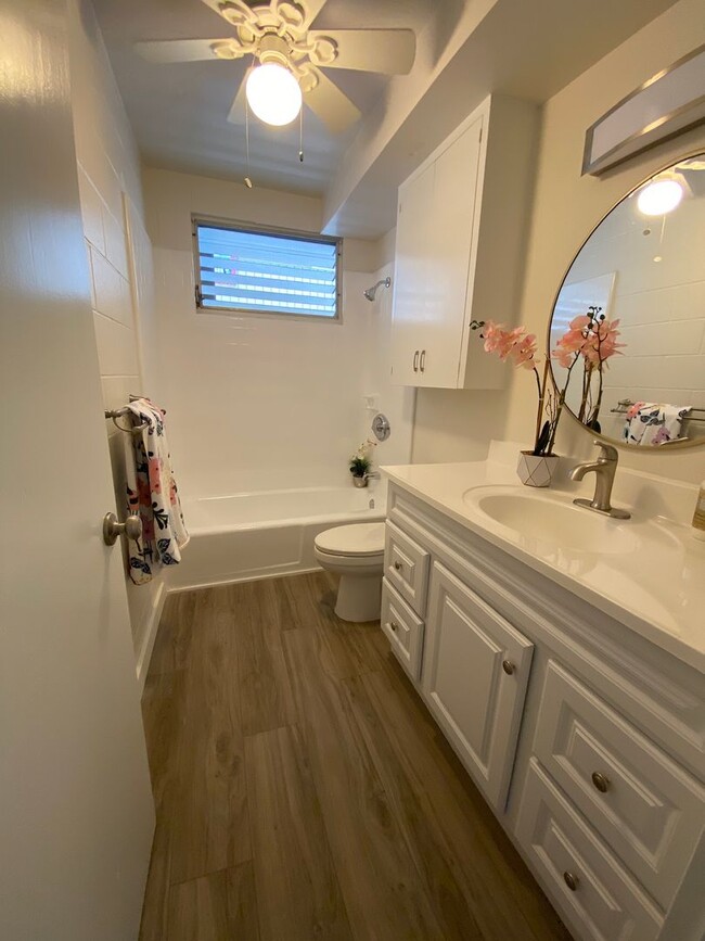 Building Photo - Convenient Two Bedroom Apartment - $2300/mo 2BR/1BA/1PKG