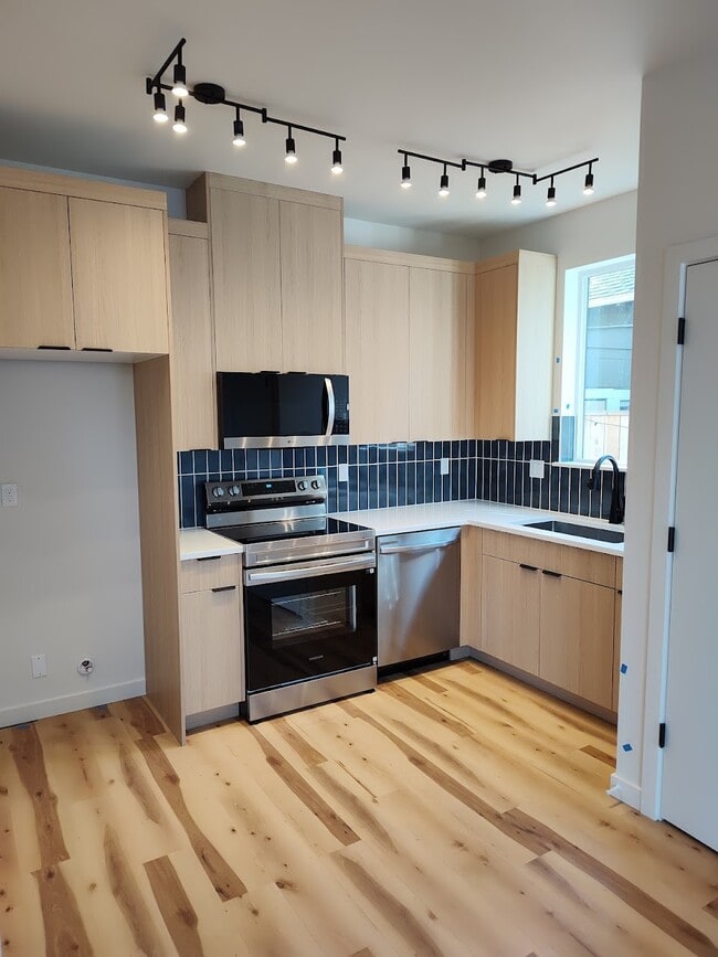 Building Photo - 4262 NE Going St