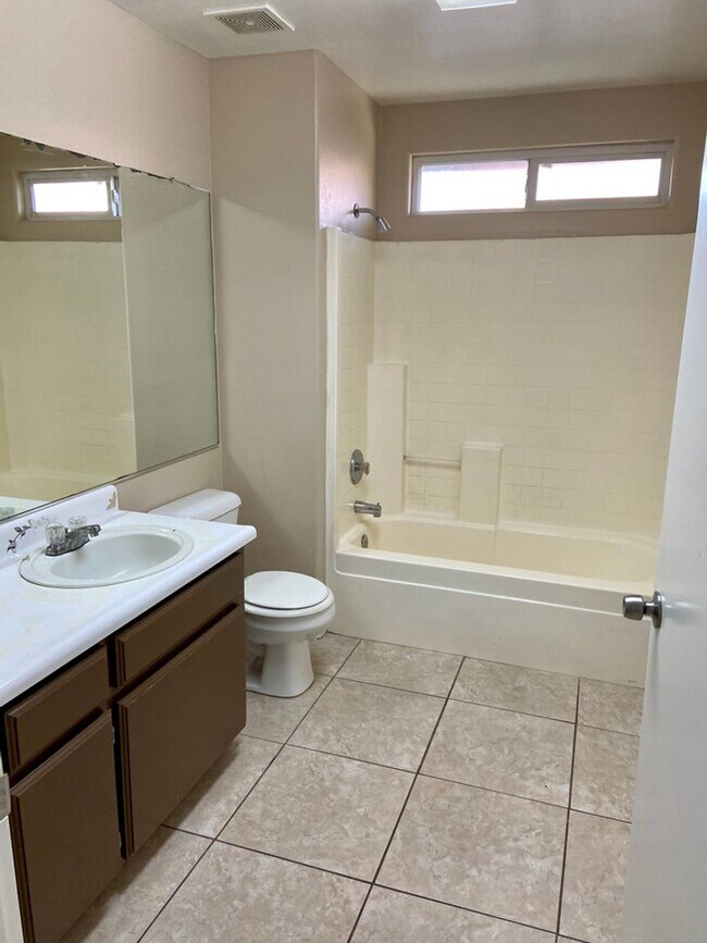 Foto del edificio - 5213 S H St