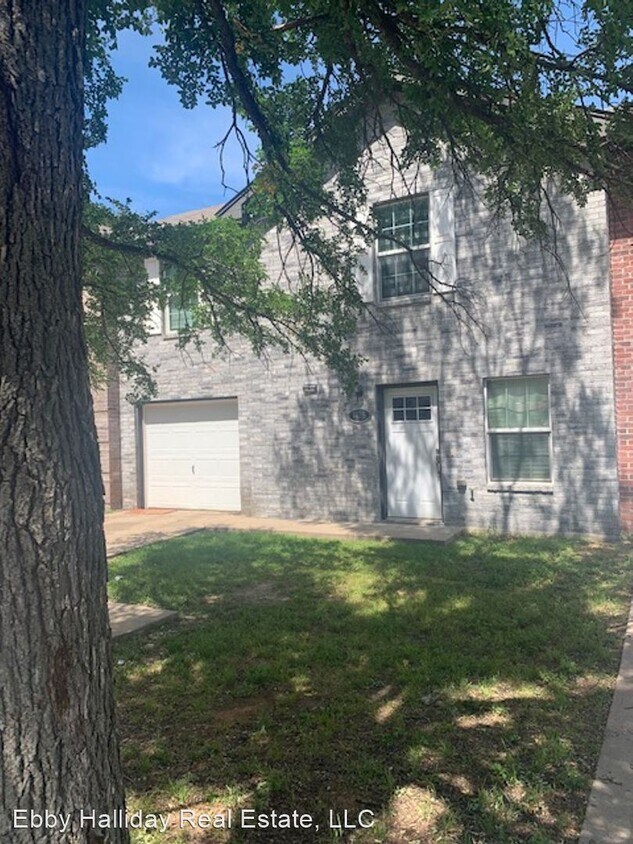 Primary Photo - 4 br, 2 bath House - 1475 N Columbia St