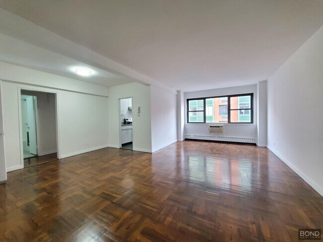 Foto del edificio - 219 E 69th St