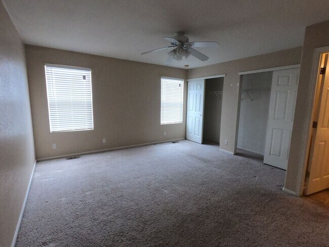 Foto del edificio - Available Now. Charming 3 Bedroom 2.5 Bath...