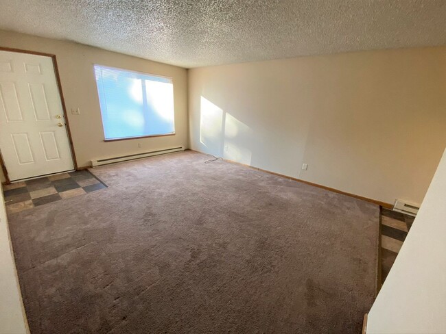 Building Photo - 1702-1704 Regal St
