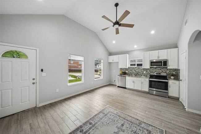 Building Photo - 396 Westchase St