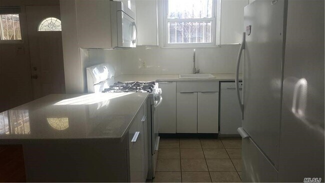 Foto del edificio - 144-38 Melbourne Ave