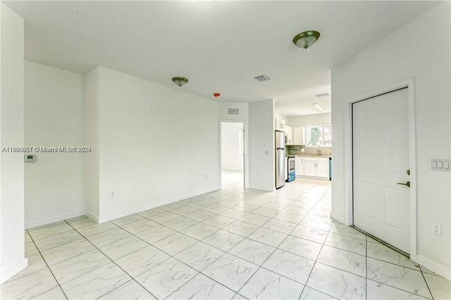 Building Photo - 14815 NE 7th Ct