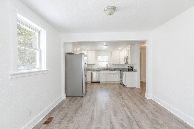 Foto del edificio - Beautiful Cape Cod Style home for Rent!  BONUS MILITARY / FIRST RESPONDER DISCOUNT!