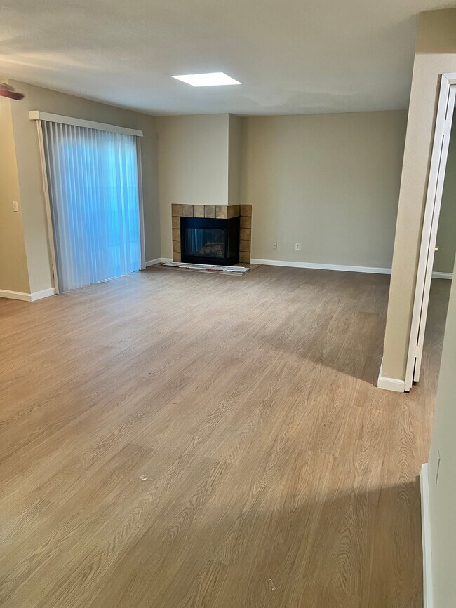 Foto del edificio - 3352 Oakhurst Ave