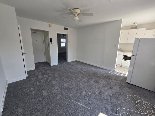 Building Photo - 637 N 16th St