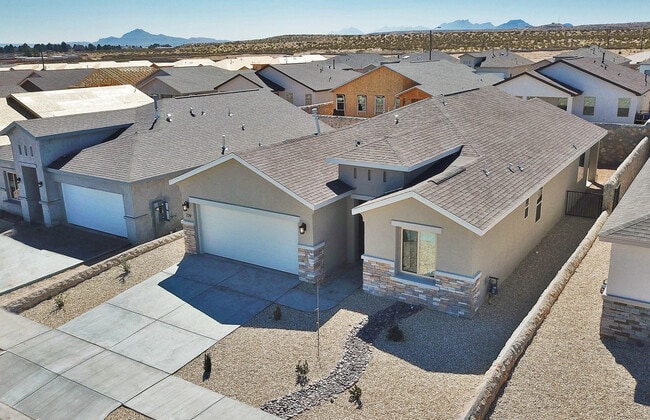 Building Photo - 729 C. Escondida