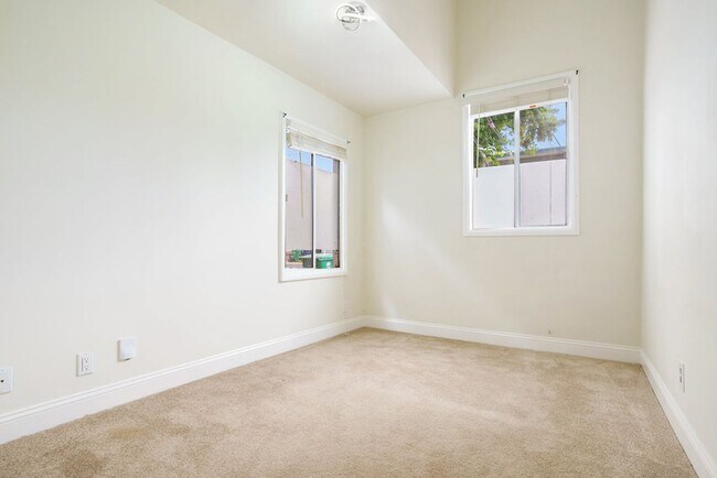 Foto del edificio - BENTON ST 1201-1203, ENCINAL AVE 1403-1413