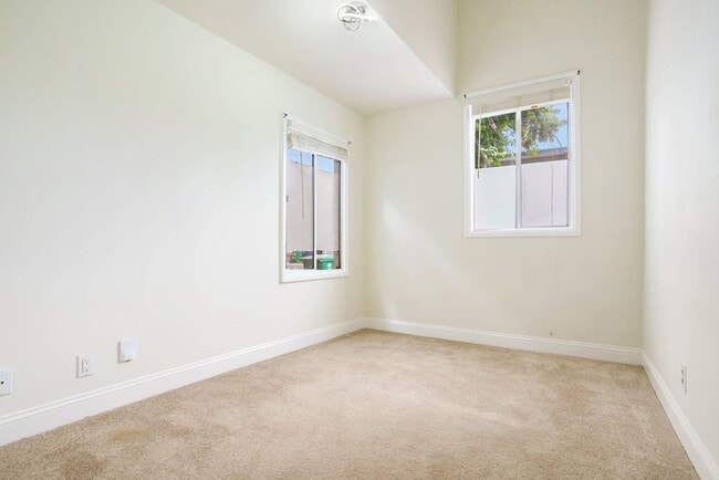 Building Photo - BENTON ST 1201-1203, ENCINAL AVE 1403-1413