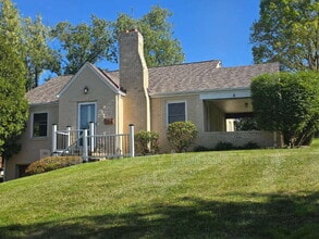 Building Photo - 300 Maxwell Dr