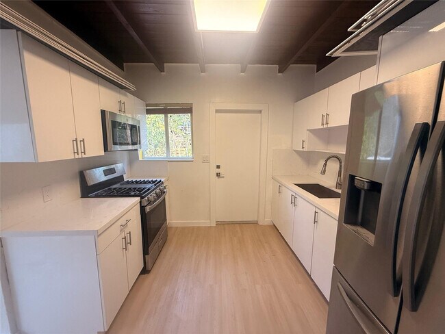 Foto del edificio - 6411 SW 63rd Ct