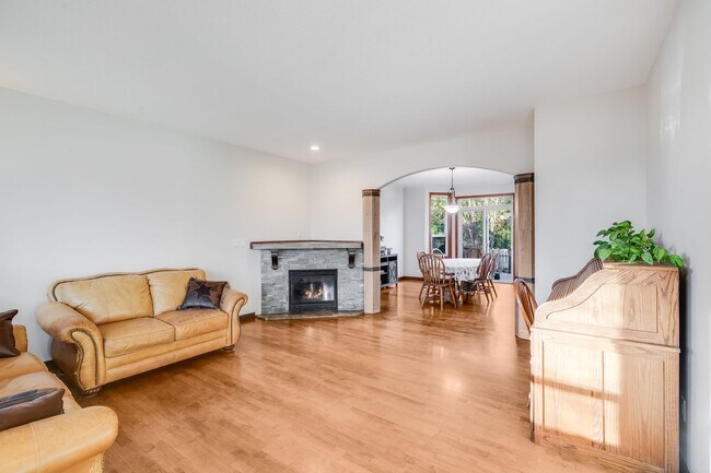 Building Photo - Beautiful 5 bed, 3 bath rental home in North Central, Gresham!