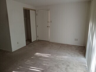 Building Photo - 34 Woodglen Apartment