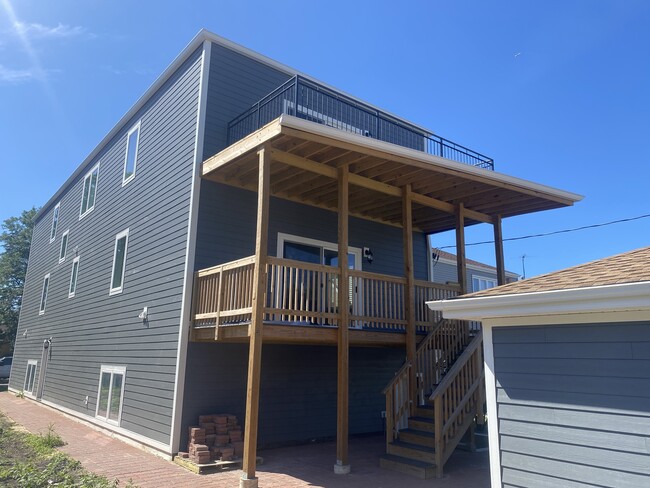 Building Photo - 4915 N Melvina Ave