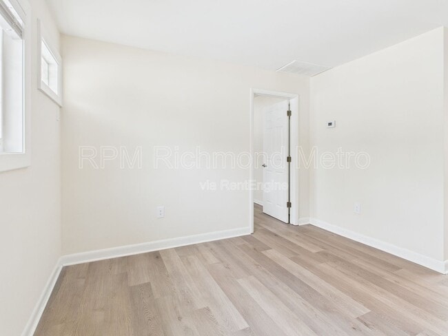 Building Photo - 4032 MacArthur Ave