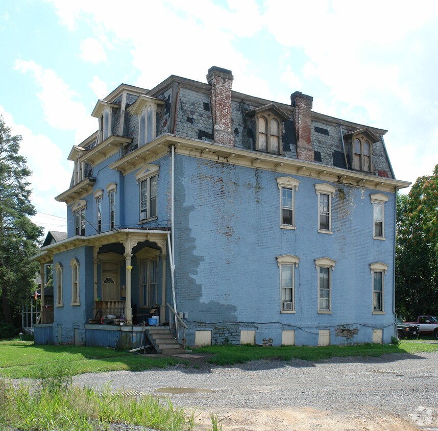 423425 3rd St, Williamsport, PA 17701 Apartments in Williamsport, PA