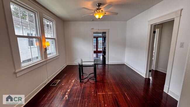 Foto del edificio - 6bd/3ba with Central AC Walking Distance to Campus. Text 727-459-4141 for more info!