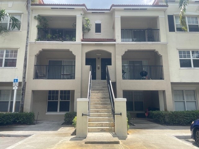 Foto principal - 5960 W Sample Rd