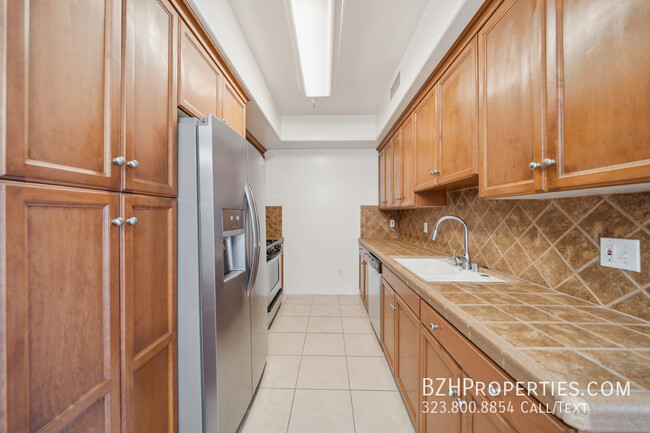 Foto del edificio - 2334 S Bentley Ave