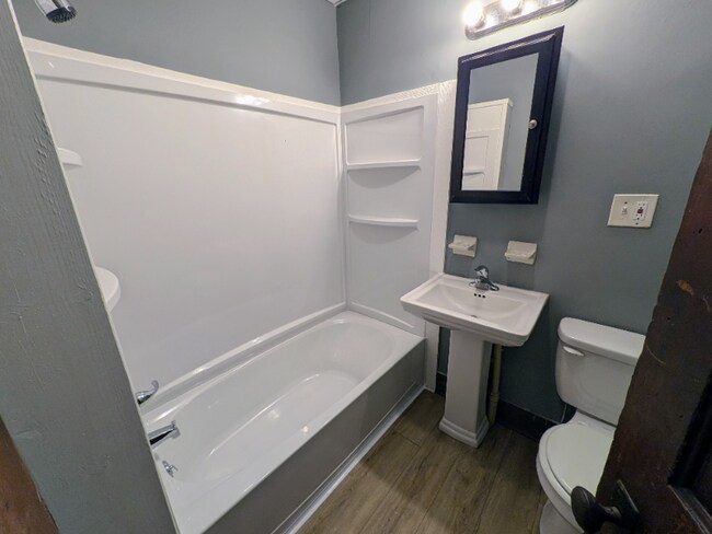 Foto del edificio - 214-214 S Front St