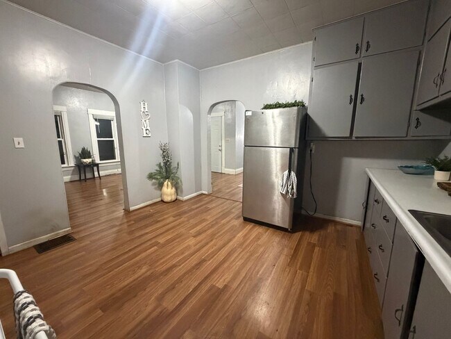 Foto del edificio - 2 bed, 1 bath home for rent in West Waterloo