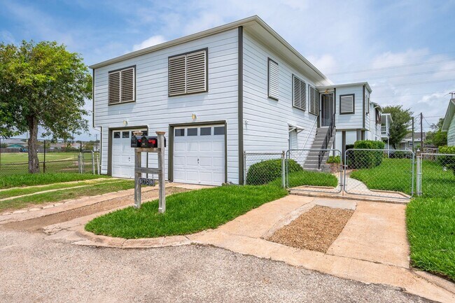 Foto del edificio - 6728 Avenue Q