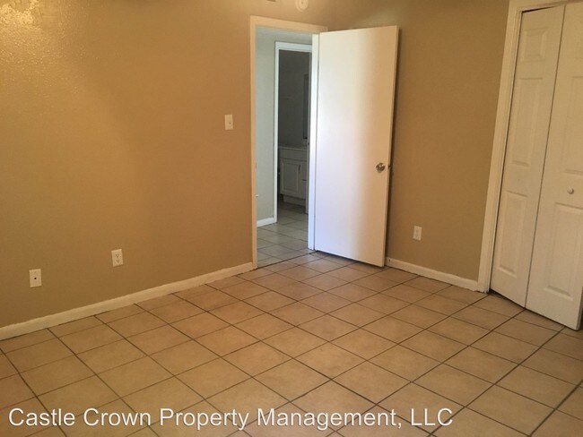 Building Photo - 2 br, 1 bath Apartment - 1111 Sunrise Road