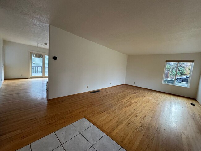 Foto del edificio - 2440 NW 111th Avenue ~ Spectacular Cedar M...
