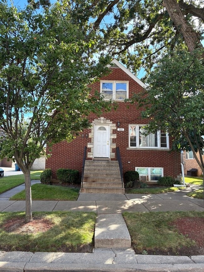 Building Photo - 2312 Division St