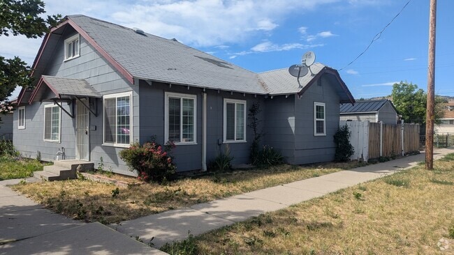 Building Photo - 261 Martin St