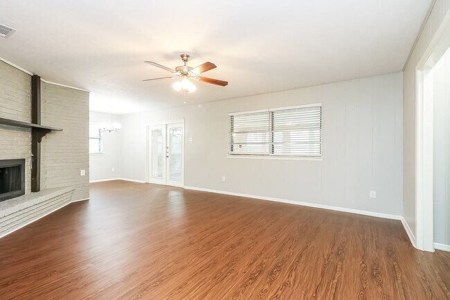 Building Photo - 2608 Shady Grove Dr