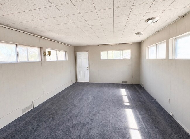 Foto del edificio - 5856 Barrett St