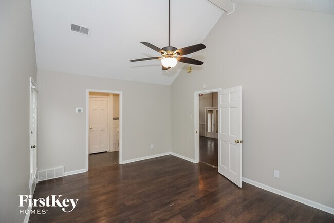 Foto del edificio - 8282 Shallow Glen Trail
