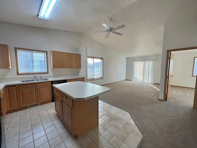 Foto del edificio - Spacious 3 Bed, 2 Bath Twinhome in South F...