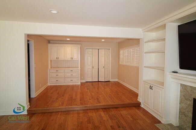 Foto del edificio - $5495 - Beautiful 4/3 Vista Park neighborhood home near Gunderson H.S.