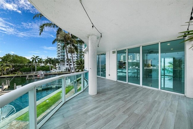 Foto del edificio - 7918 Harbor Island Dr