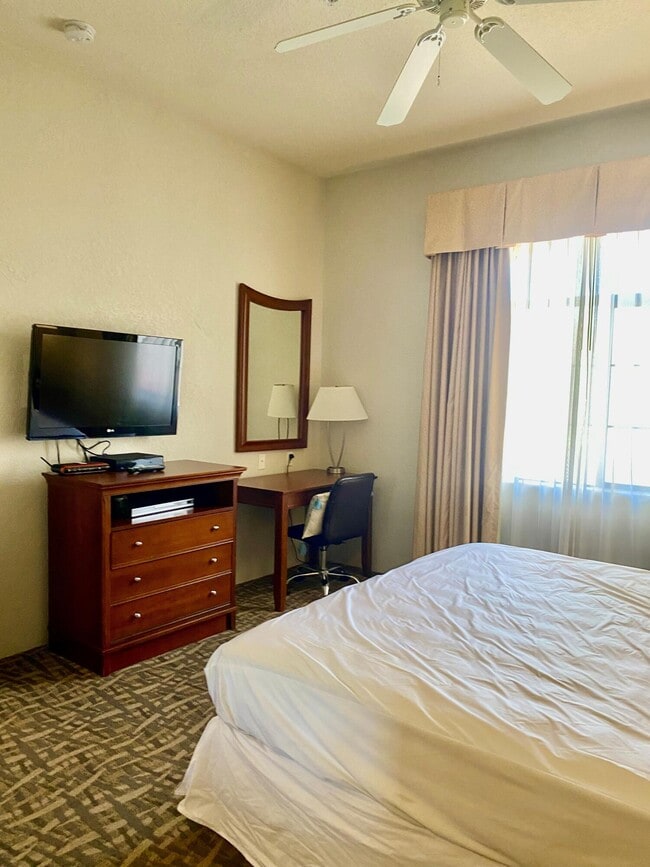 Building Photo - 50680 Santa Rosa Plz