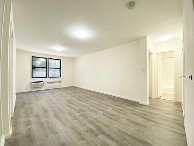 Foto del edificio - 3 bedroom in Bronx NY 10463