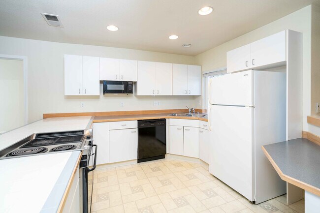 Building Photo - NO APPLICATION FEE Spacious 2 Master Suite...