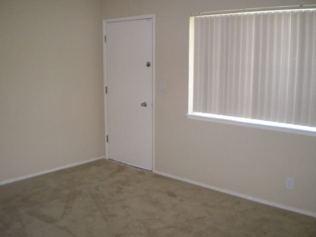 Building Photo - White Drive 1347/1349