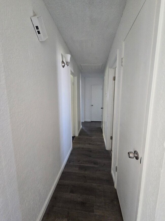 Foto del edificio - 4 Br 2 Ba available now