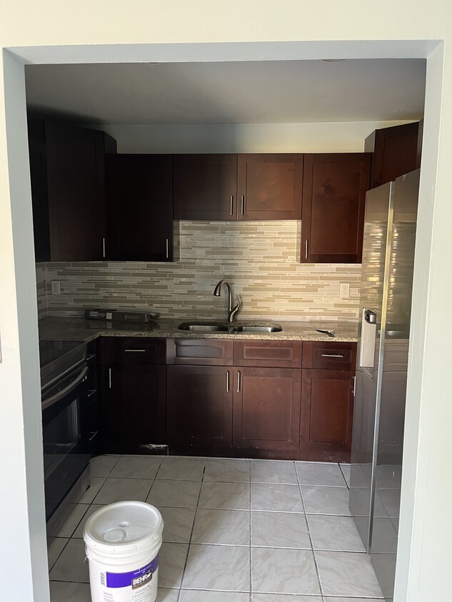 Foto del edificio - 7684 Kimberly Blvd