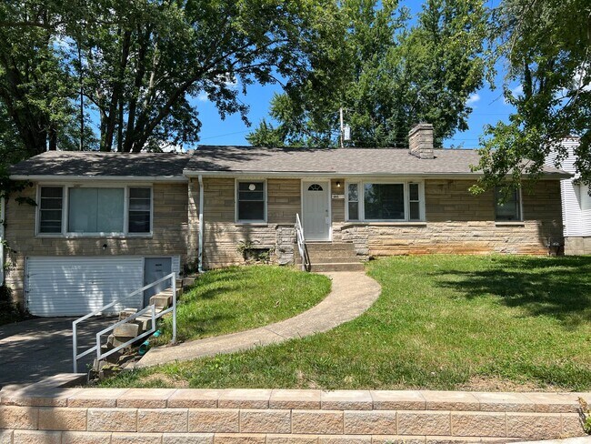 Building Photo - 5 BED; 2 BATH HOME CLOSE TO IU STADIUM! AV...