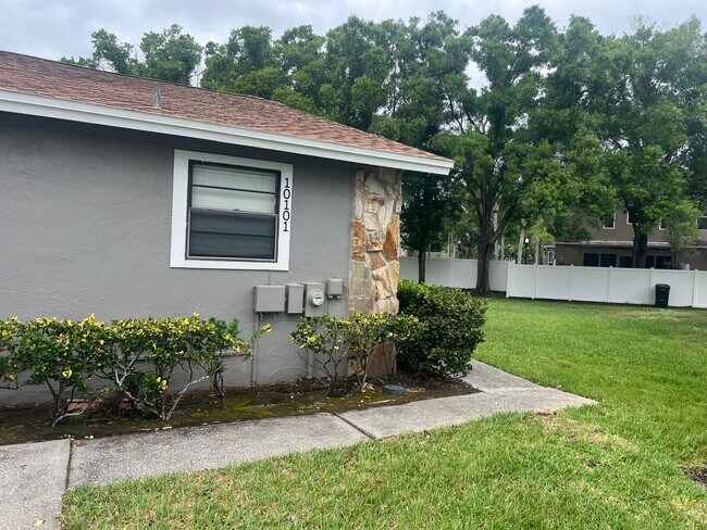 Foto del edificio - 10101 Lake Oak Cir