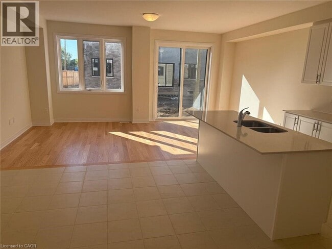 Building Photo - 943 Douro St