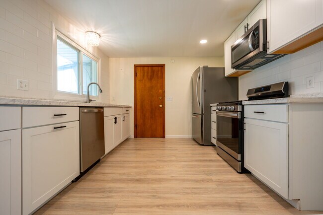 Foto del edificio - 1158 Woodstock Ave