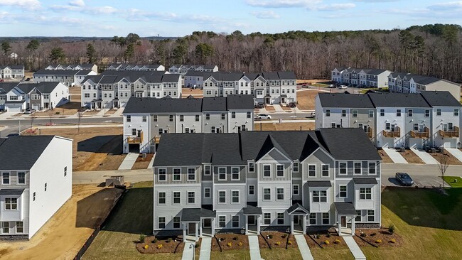 Foto del edificio - New Townhome in SE Raleigh